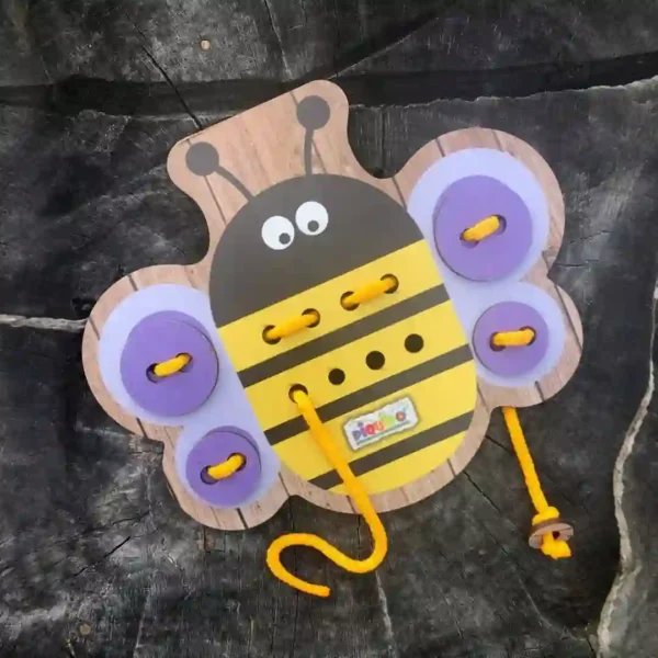 Abeja de madera con cordones