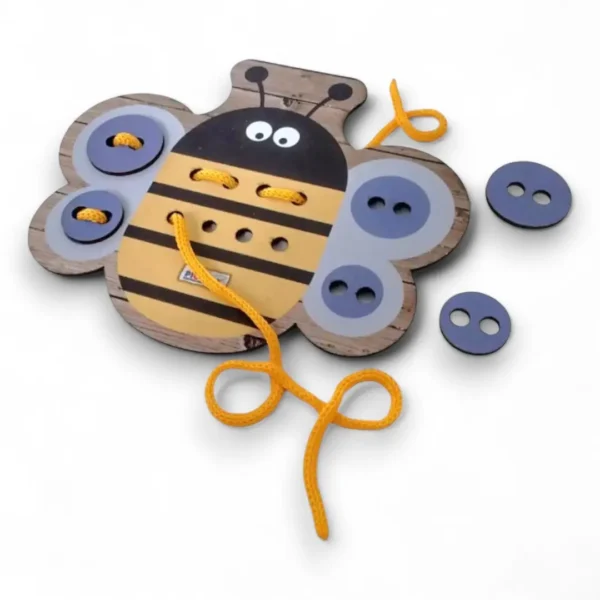 Abeja de madera con cordones